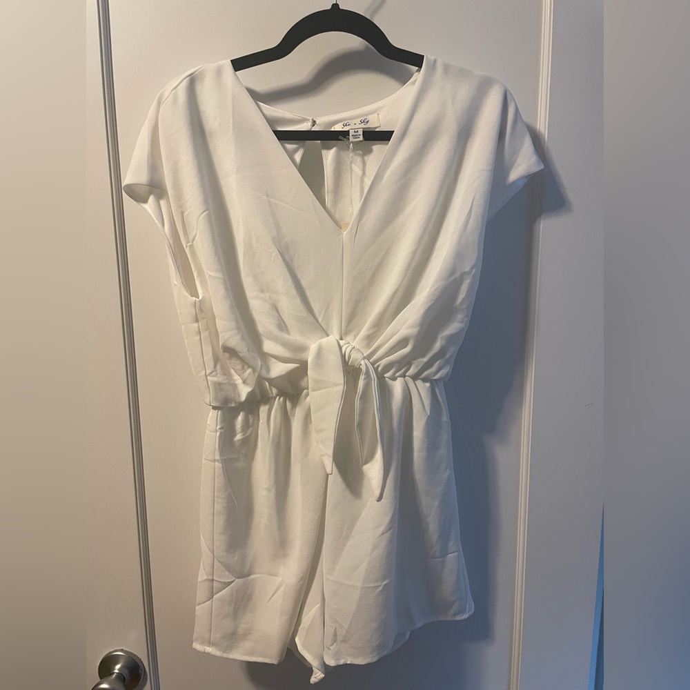 Women’s White Romper Size Medium— New w Tags!
